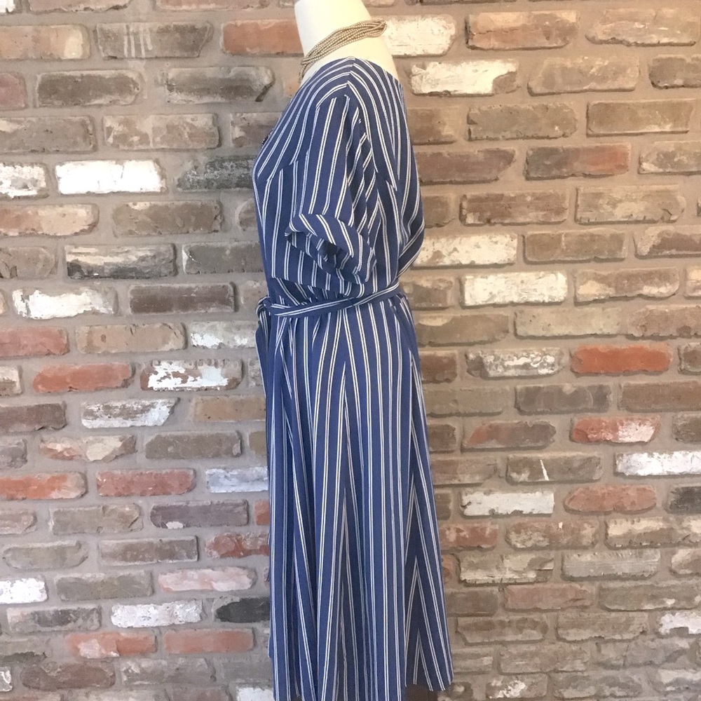 AGB Women’s Blue Striped Short Sleeve V-neck Button Front Midi Belted Dress 14 - Picture 3 of 6